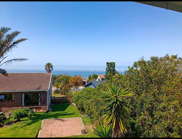 5 BEDROOM HOUSE FOR SALE IN DANA BAY